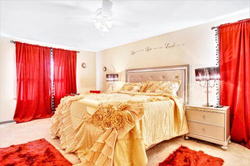. Spacious & Quiet 3BR Family Home with Fast WiFi