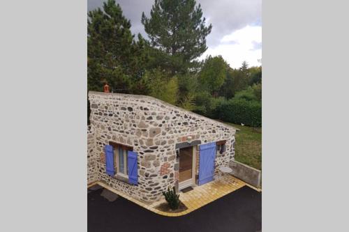 Maisonnette en pierre indépendante de 20 m2