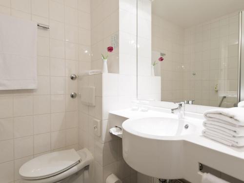 ACHAT Hotel Zwickau Ideally located in the prime touristic area of Zwickau, ACHAT Premium Zwickau promises a relaxing and wonderful visit. The hotel offers guests a range of services and amenities designed to provide com