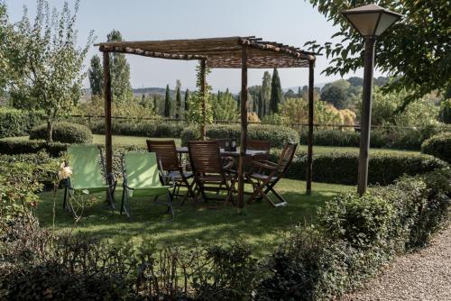 2 bedrooms, 4 beds