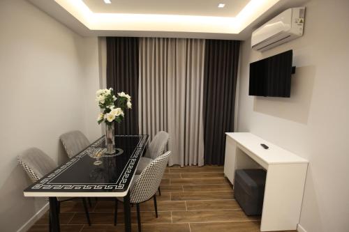 Family Room image 8