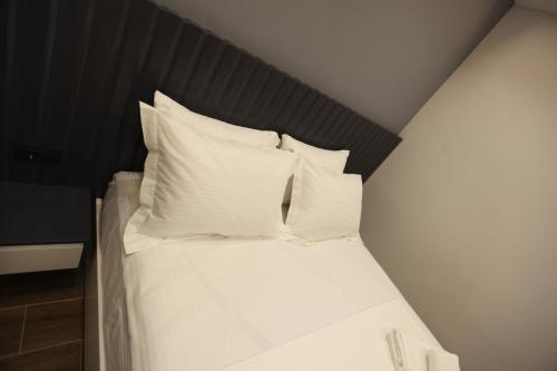 Double Room image 8