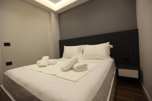 Family Room image 6