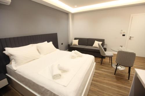 One-Bedroom Apartment image 8
