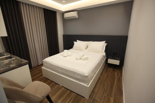 Double Room image 6