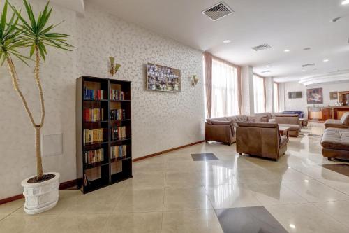 Hotel Continental - image 6
