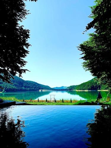 Luxury Lake House - image 12