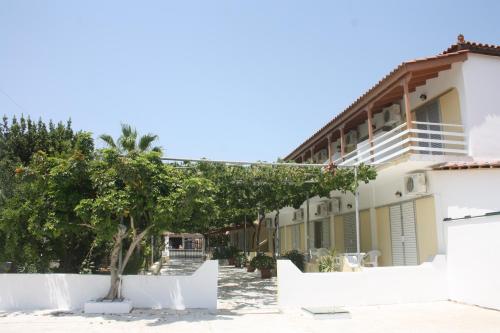 MARIA STUDIOS LAGANAS 3