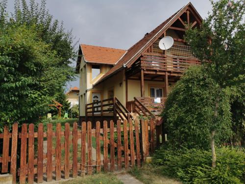 Katica Ház (Katica Haz) in Székesféhervár Városközpont