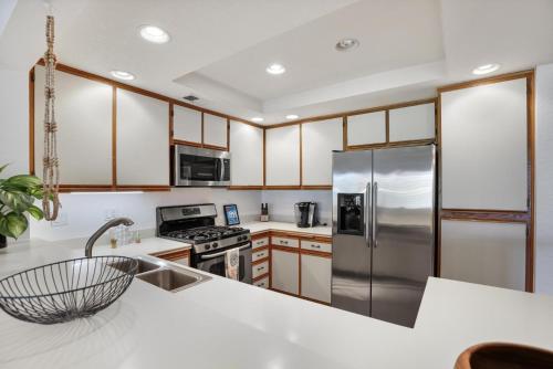 Stunning Woodhaven Getaway - image 6