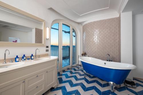 Deluxe Suite with Sea View