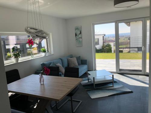 Moderne Ferienwohnung mit Terrasse und Garten 541m von Haldenwang entfernt