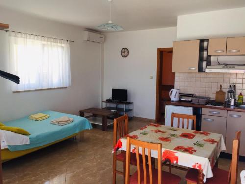 Apartments Gubo - image 9