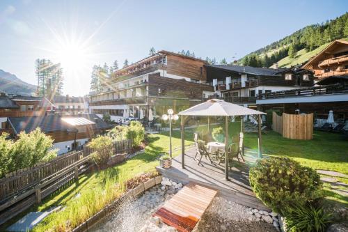 Alpenwellnesshotel St. Veit - Hotel - Sexten / Sesto