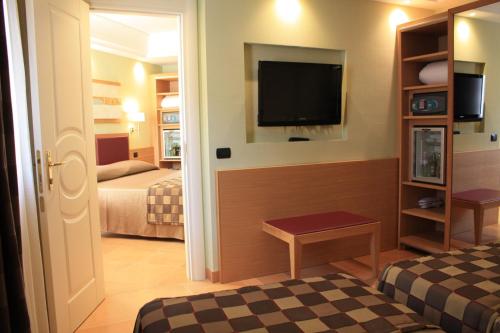 Artemis Hotel