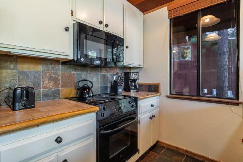 Archie's Bungalow by Tahoe Mountain Properties - image 14