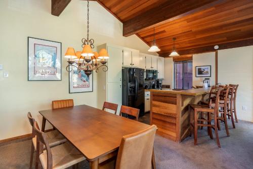 Archie's Bungalow by Tahoe Mountain Properties - image 6