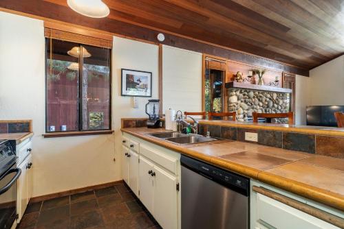 Archie's Bungalow by Tahoe Mountain Properties - image 5