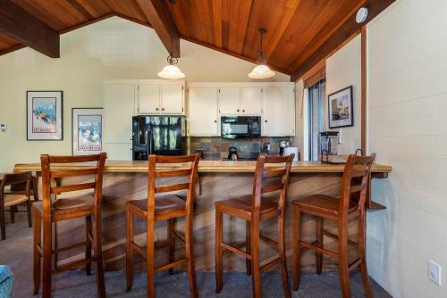 Archie's Bungalow by Tahoe Mountain Properties - image 11