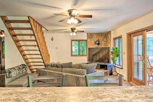 Secluded Pocono Lake Home Fire Pit and Hot Tub - image 9