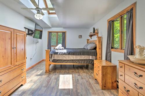 Secluded Pocono Lake Home Fire Pit and Hot Tub - image 12