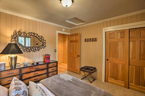 Cozy Lake Arrowhead Cabin Less Than 2 Mi to Blue Jay Bay!