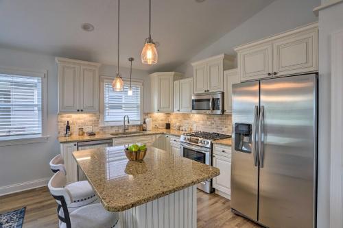 Port Clinton Home with Lake Views! in Port Clinton, USA