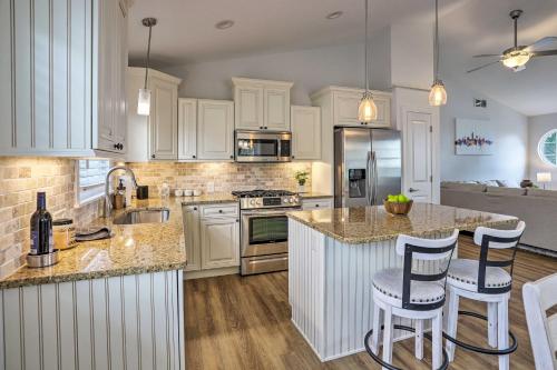 Port Clinton Home with Lake Views! in Port Clinton, USA