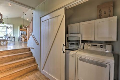 On-Site Hiking Access Mtn-View Conifer Cabin in شيري كريك