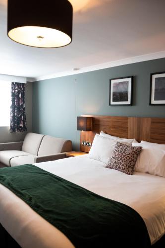 Innkeeper's Lodge Weybridge - image 4