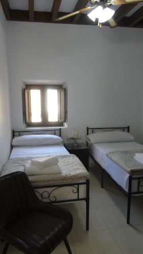2 twin beds
