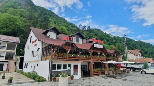 Accommodation in Comuna Racoviţa