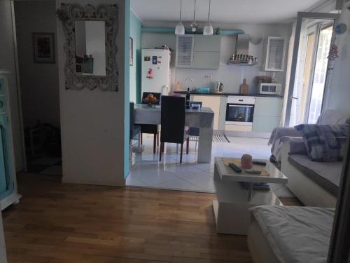 Spacious apartment with big garden near beach - Tap to explore photos