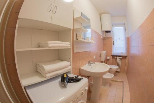 Apartment with Mountain View image 10