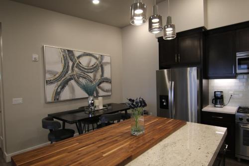 Pipedream Retreat at Sage Creek with Heated Pool - image 10