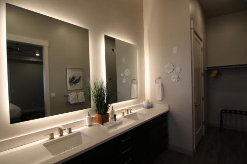 Pipedream Retreat at Sage Creek with Heated Pool - image 4