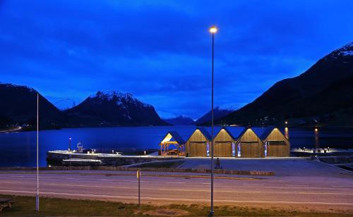 Thon Hotel Jølster - image 12