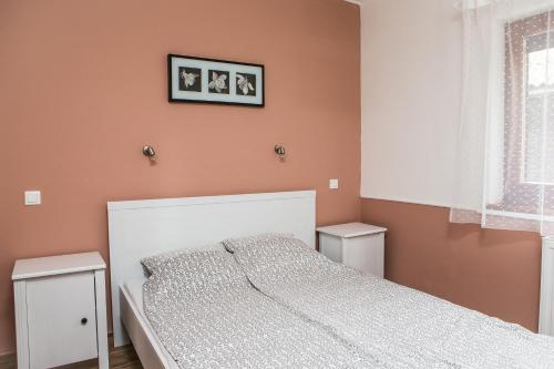2 bedrooms, 4 beds