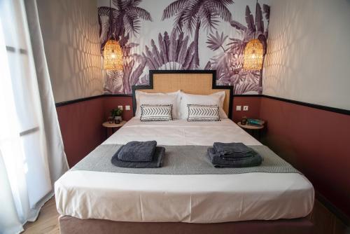 1 queen bed, 1 sofa bed