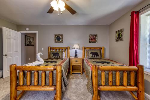 Fun & Games by HoneyBearCabins 2BR/1BA Sleeps 7 in Sevierville, USA