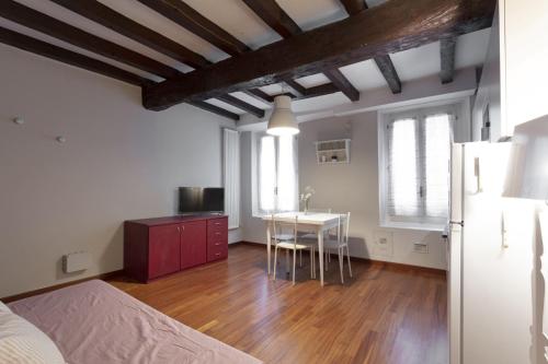 Rua Freda Apartments