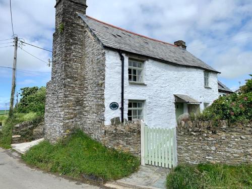 Picture perfect cottage in rural Tintagel