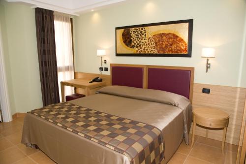 Standard Double or Twin Room image 10
