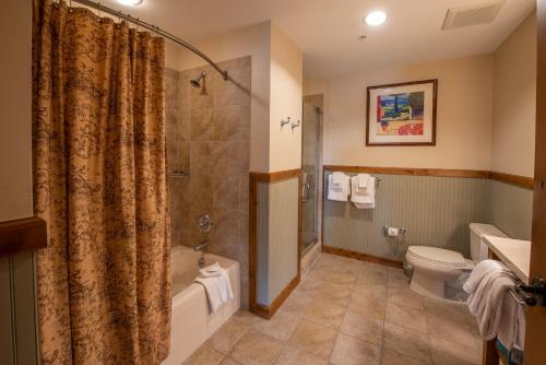 Two Bedroom Condo with Balcony over Mountaineer Square - Just Steps from the Slopes! condo - image 11