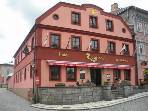 . Hotel Zlatá Labuť
