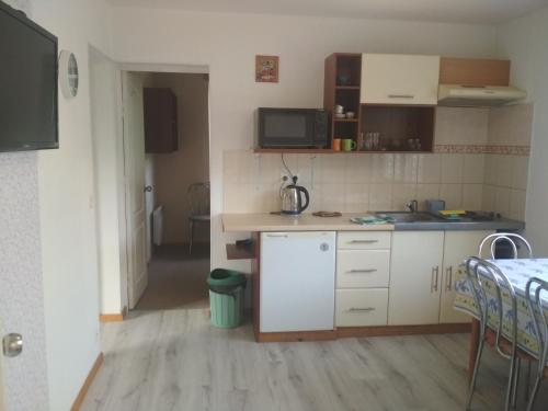 2 bedrooms, 4 beds