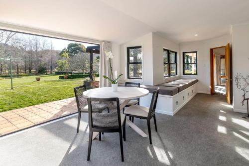 Longbush Estate in เฟียเธอร์สตัน