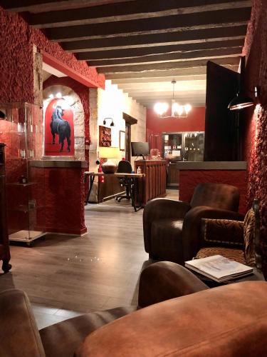 大堂, Hotel Saint Louis - Au Coeur des Remparts in 艾蓋莫爾泰