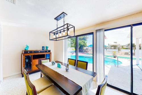 Waterfront Harbor Drive Villa - image 5