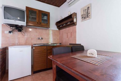 virtuve, One-Bedroom Apartment in Kukljica I in Ugļana
